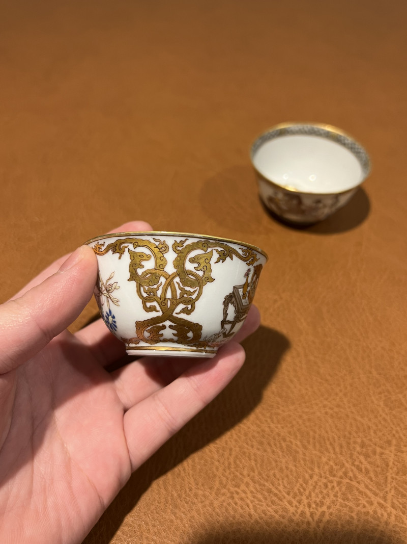 清雍正 珐琅彩仕女人物开窗花卉纹杯（一对） - 图7
