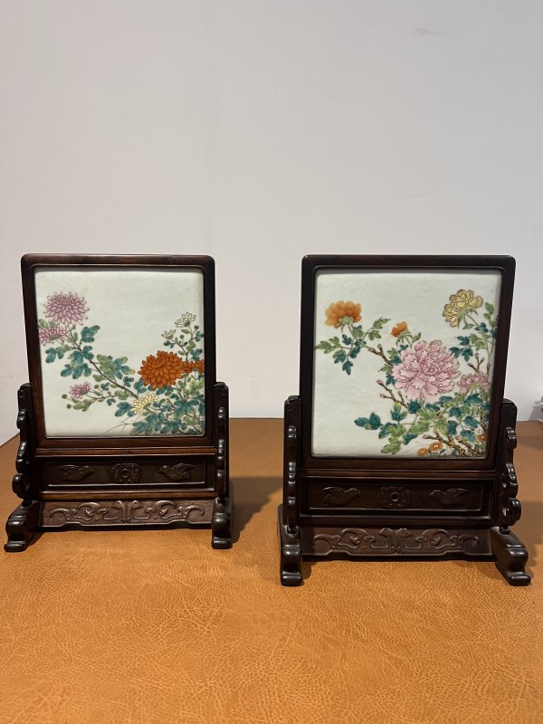 清乾隆 粉彩菊花牡丹纹砚屏（一对） - 图2