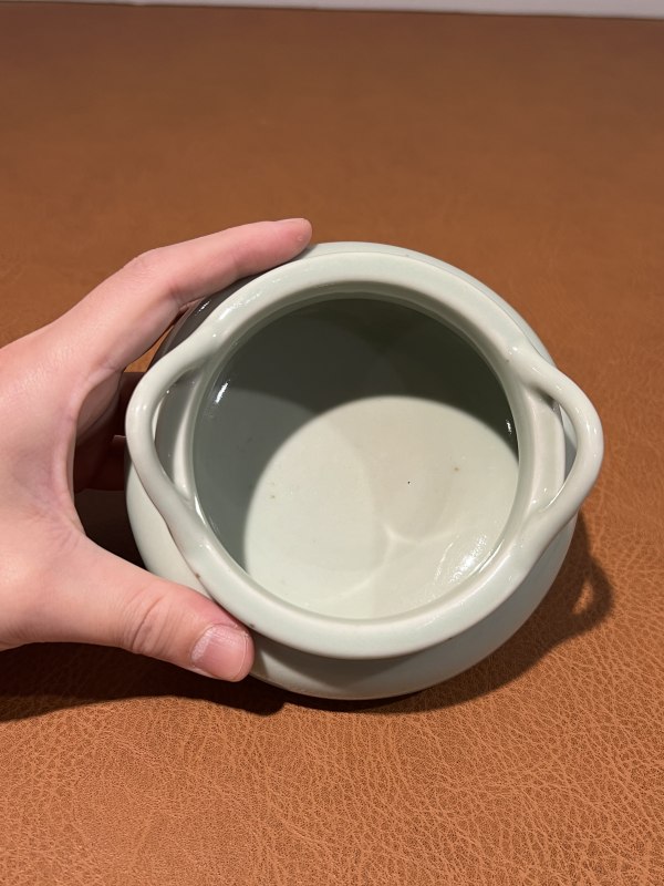 清 粉青釉桥耳如意三足炉 - 图6