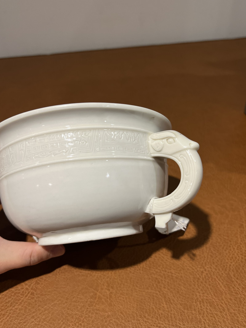 十七世纪 德化饕餮纹双龙耳炉 - 图4