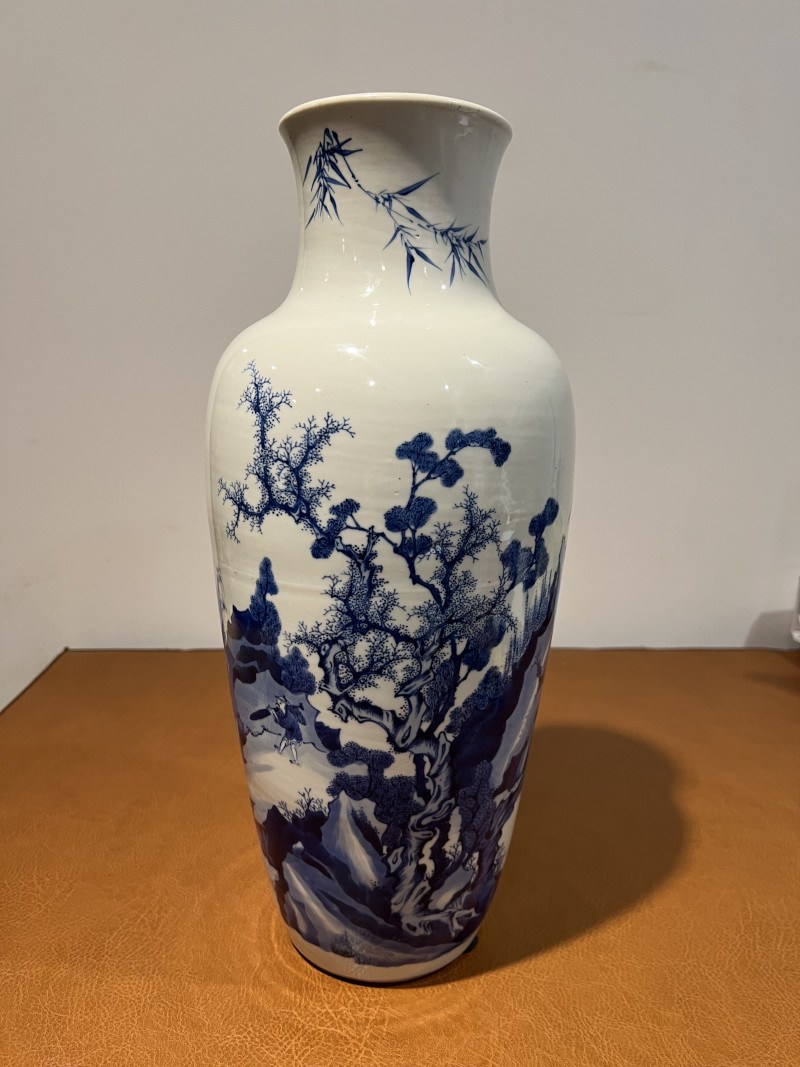 清康熙 青花山水人物纹观音瓶 - 图2
