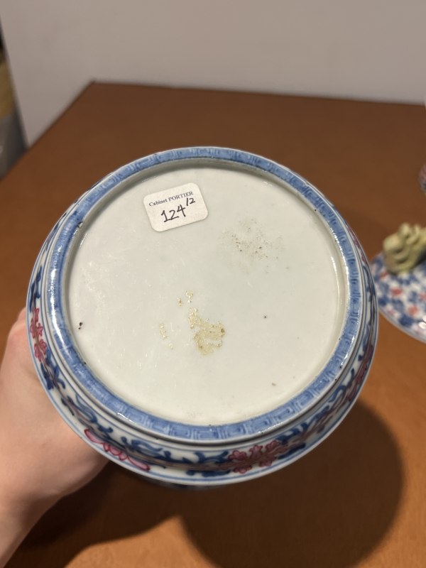 清乾隆 青花粉彩缠枝花卉纹供座（一对） - 图12