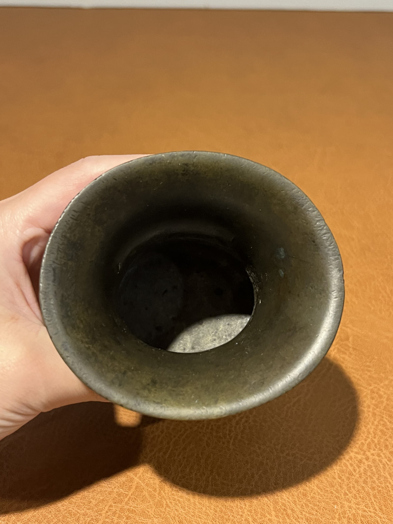 清乾隆 铜饕餮纹渣斗 - 图5