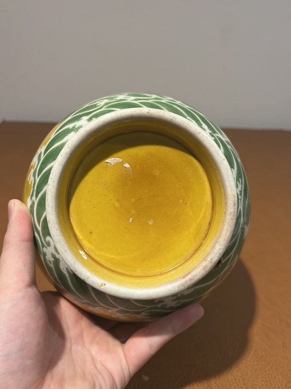 清嘉庆 黄地三彩苍龙教子纹瓶 - 图10