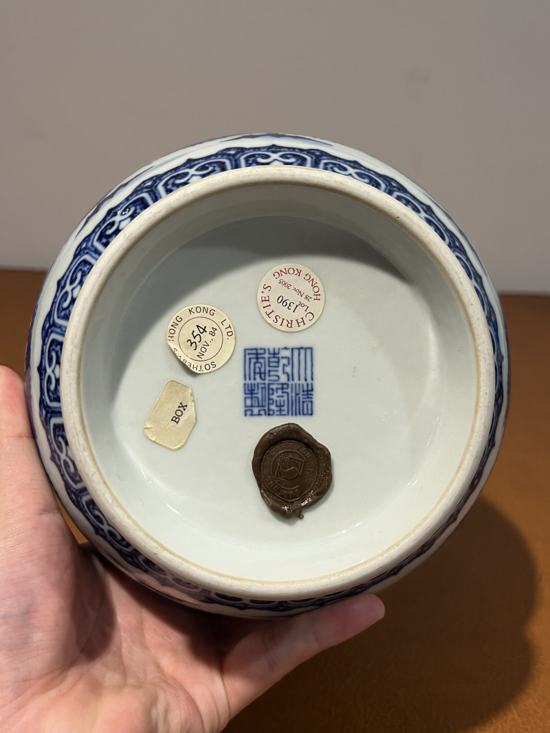 清乾隆 青花洞石芭蕉纹玉壶春瓶 - 图9