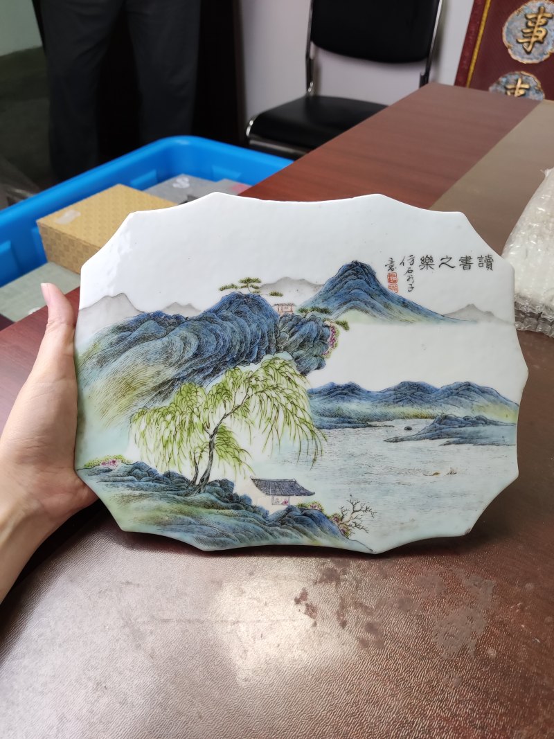 清 粉彩“读书之乐”瓷板 - 图2