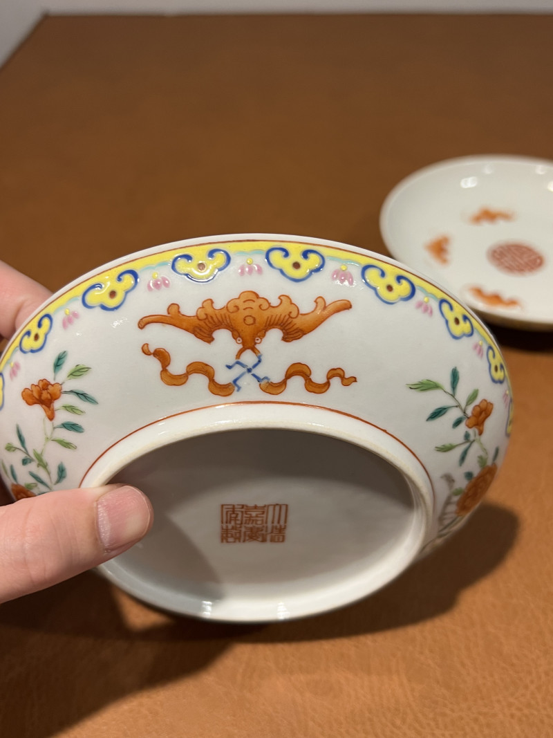 清嘉庆 粉彩折枝花卉五福纹盘（一对） - 图7