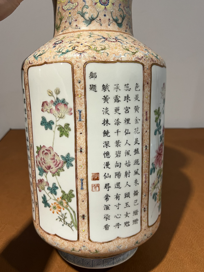 清乾隆 洋彩轧道开光四季花卉御题诗文灯笼尊 - 图12