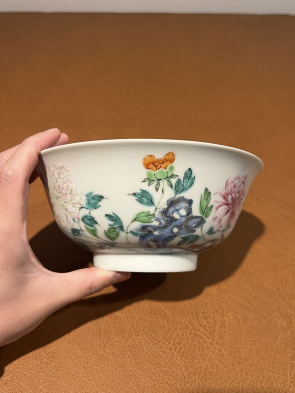 清雍正 粉彩洞石花卉纹碗 - 图2