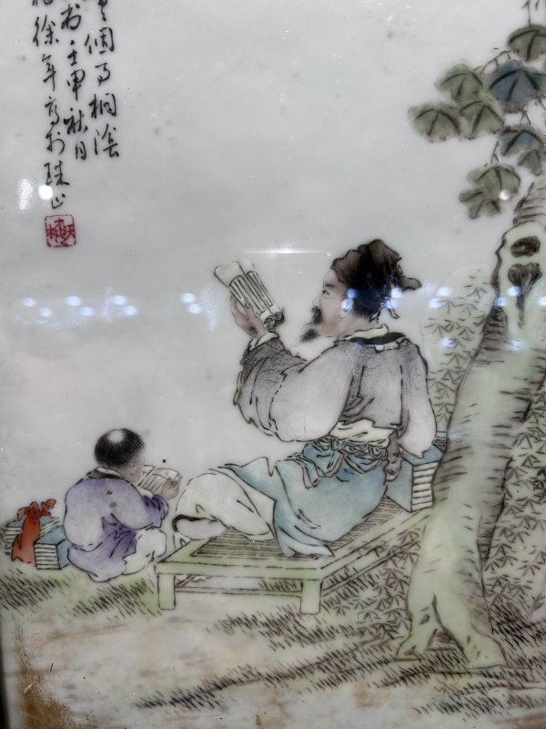 1932年作 徐天梅粉彩桐荫读书图瓷板 - 图4