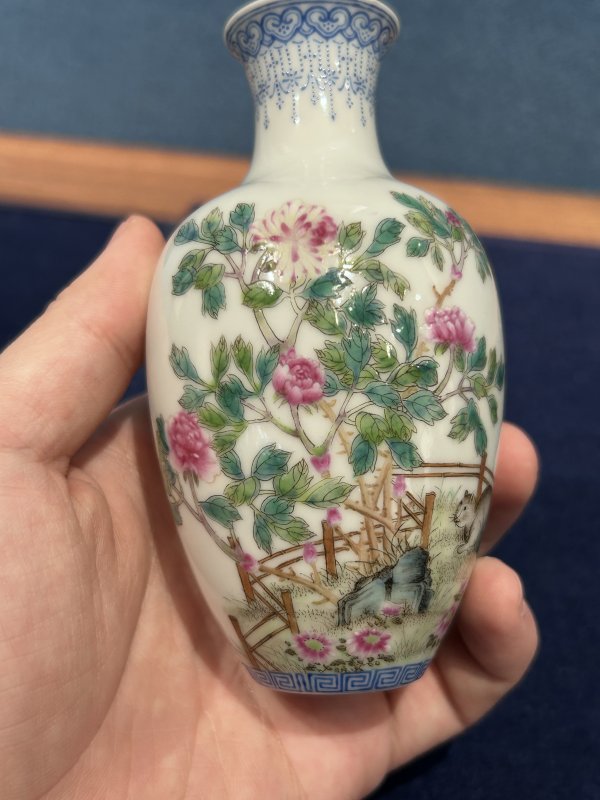 民国 珐琅彩猫迎落花薄胎瓶 - 图7