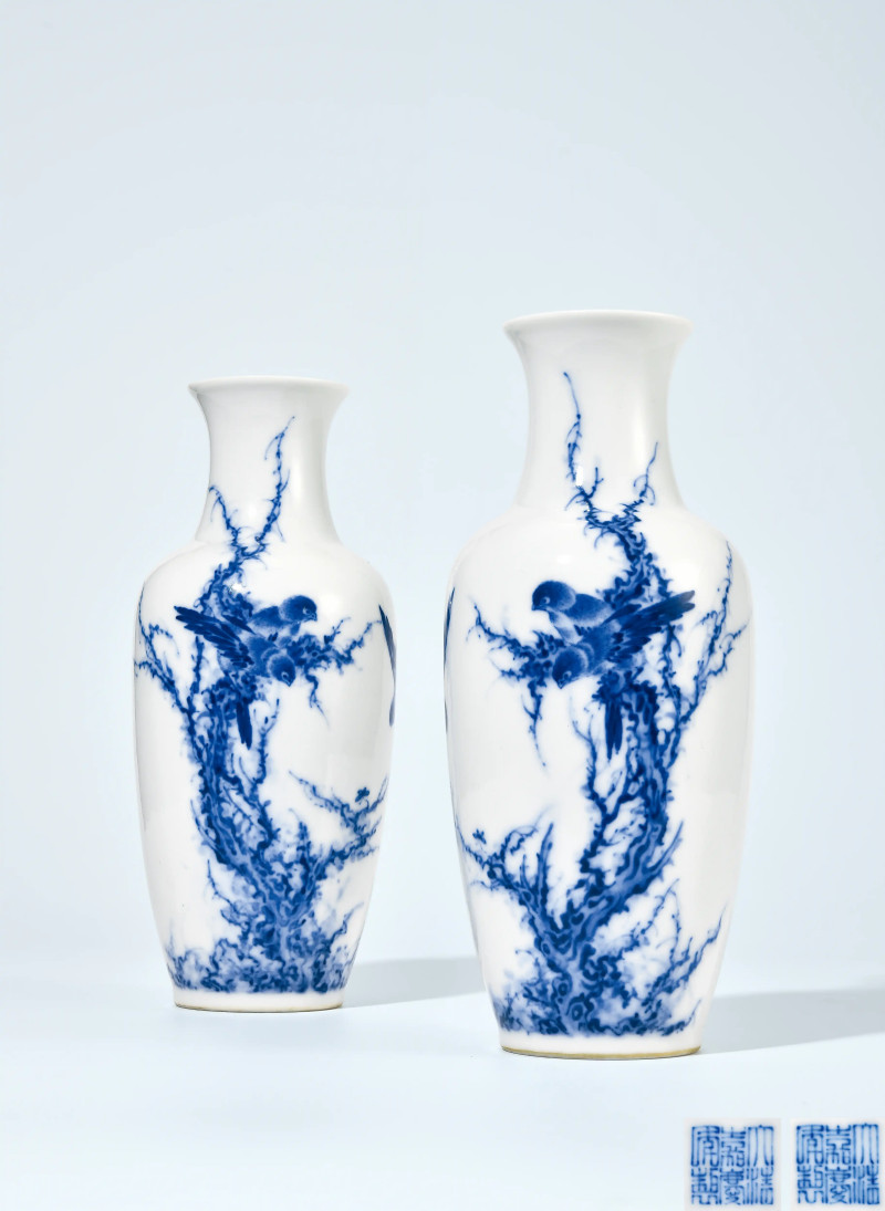 民国 王步青花花鸟图瓶一对