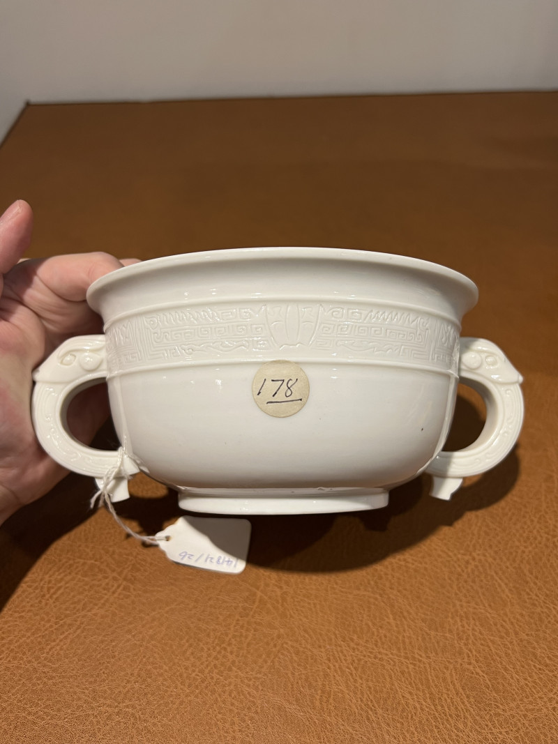 十七世纪 德化饕餮纹双龙耳炉 - 图5