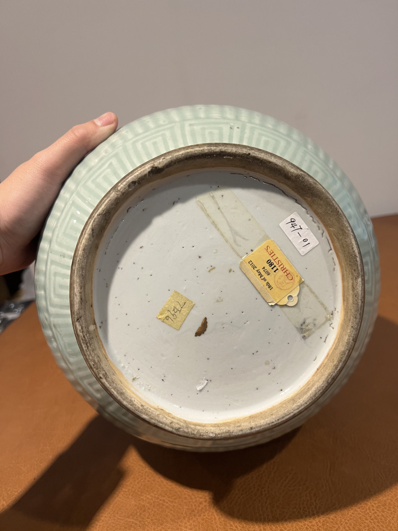 清乾隆 粉青釉暗刻竹节八卦纹胆瓶 - 图8