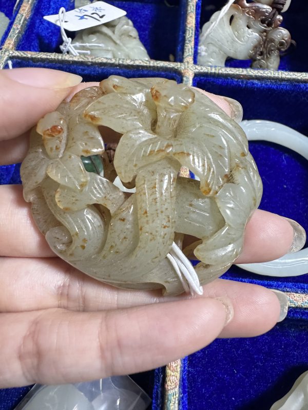 明 沁玉镂雕凌霄花带饰 - 图3