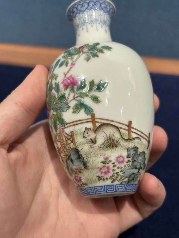 民国 珐琅彩猫迎落花薄胎瓶 - 图8