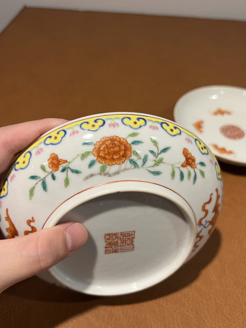 清嘉庆 粉彩折枝花卉五福纹盘（一对） - 图8