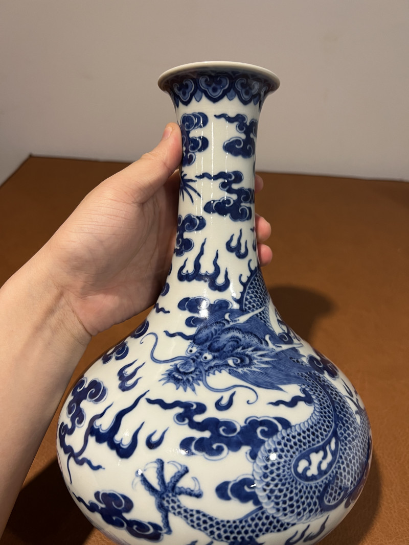 清嘉庆 青花云龙纹撇口瓶 - 图8