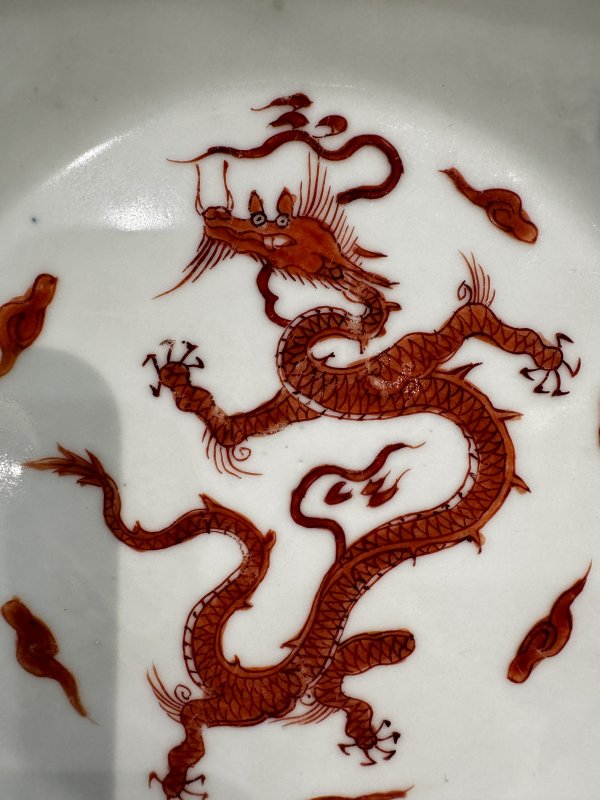 清 矾红彩模印云龙纹盘 - 图6