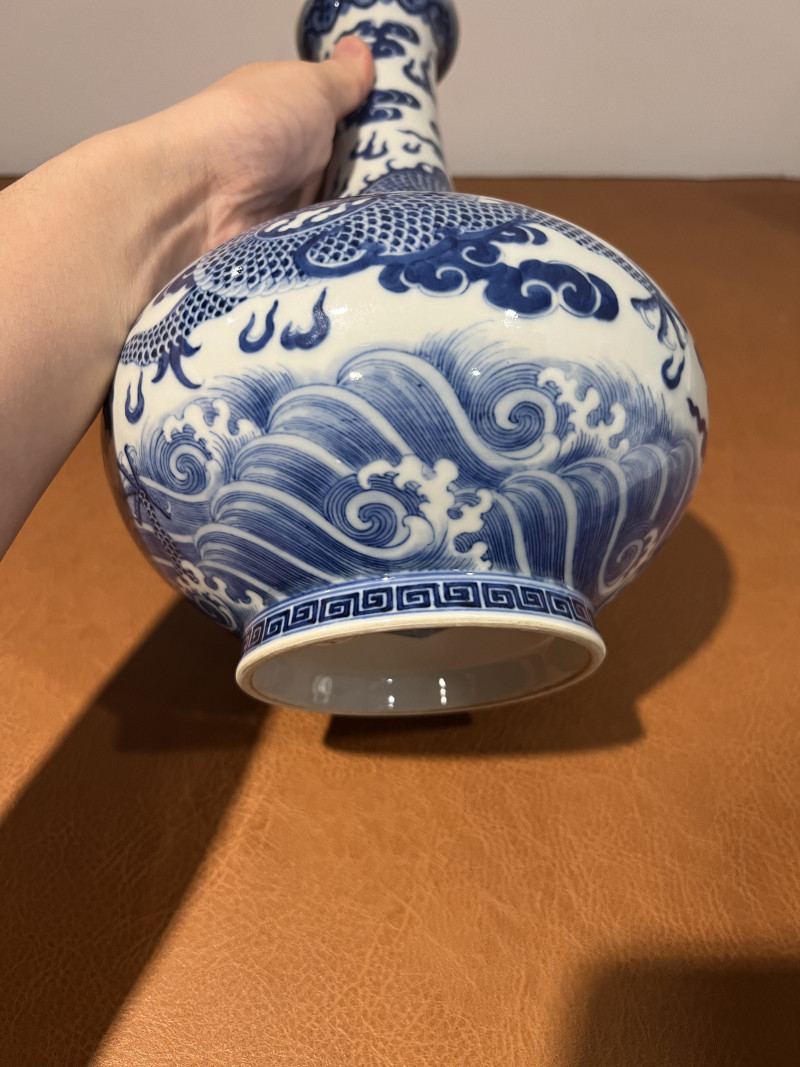 清嘉庆 青花云龙纹撇口瓶 - 图12