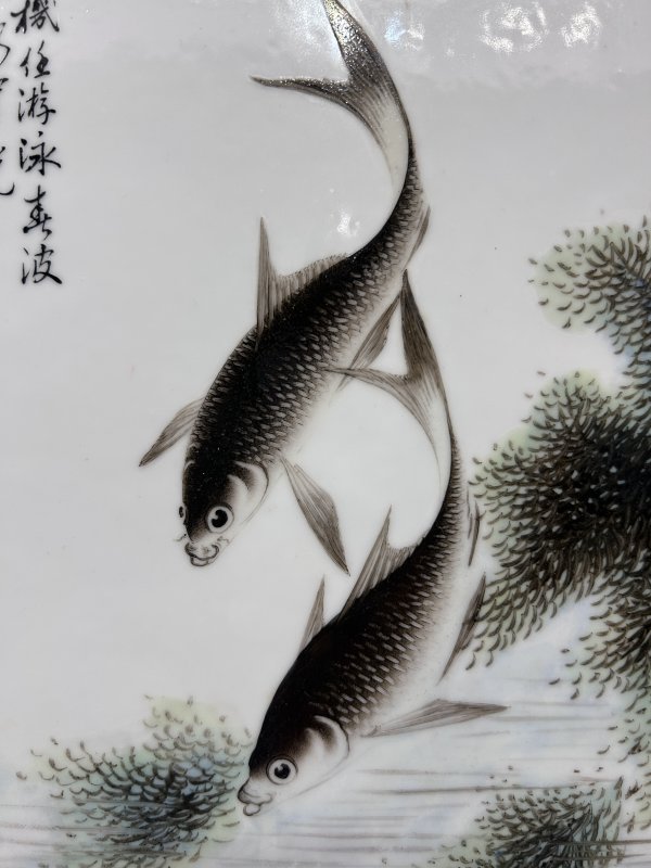 民国 邓碧孙粉彩活泼天机鱼藻图瓷板 - 图4