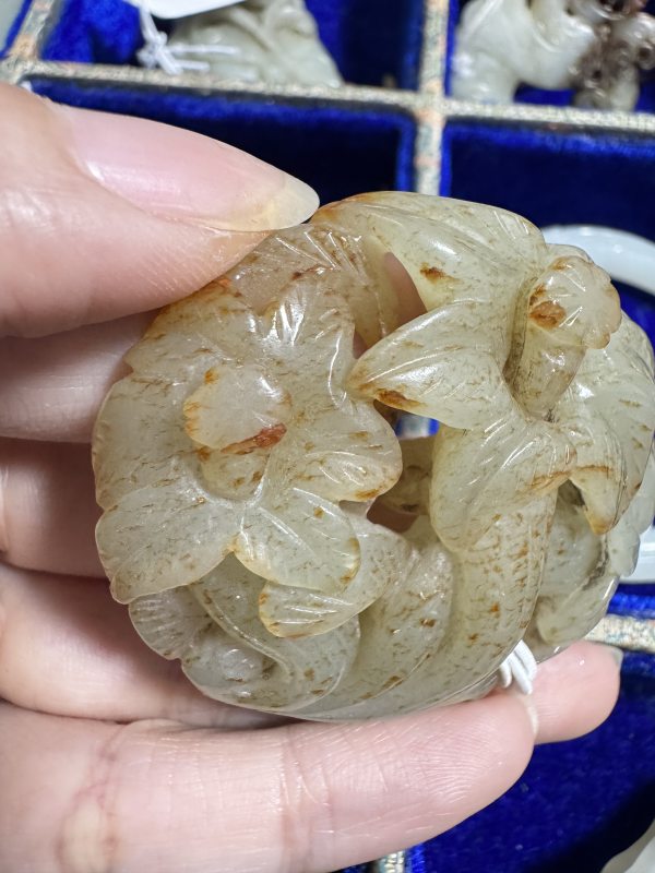 明 沁玉镂雕凌霄花带饰 - 图5