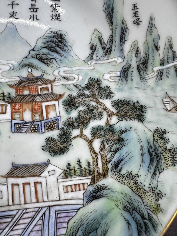 清 粉彩“西山叠翠”山水诗文花口盘 - 图5