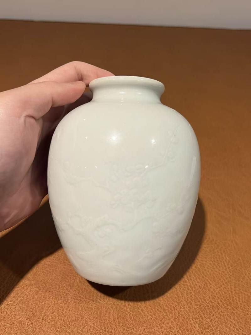 清雍正 白釉划花松竹梅纹太白罐 - 图5