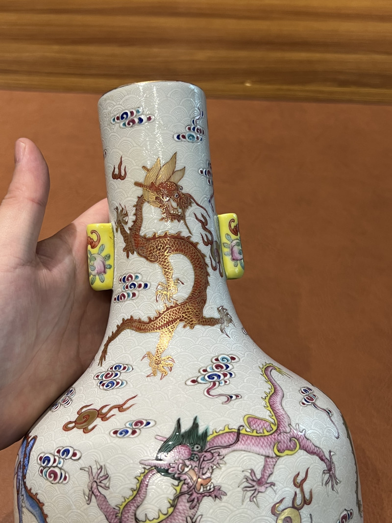 清咸丰 粉彩轧道龙纹双耳瓶 - 图11