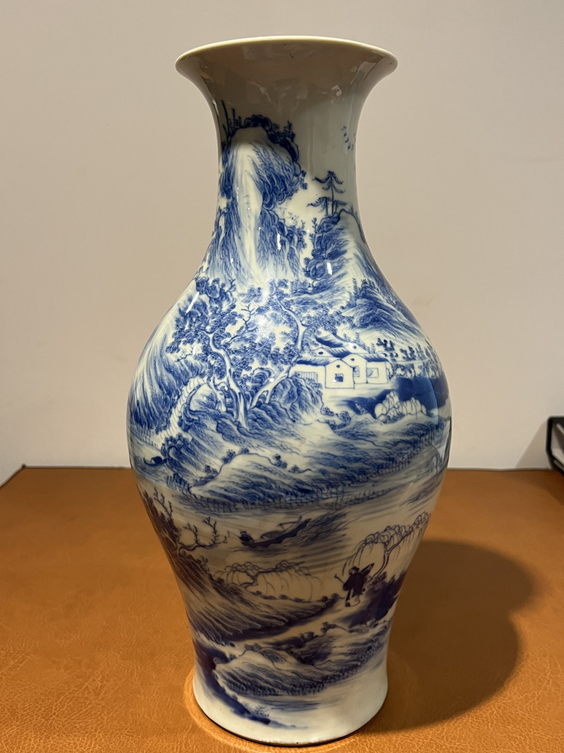 清中期 青花山水人物纹橄榄瓶 - 图2