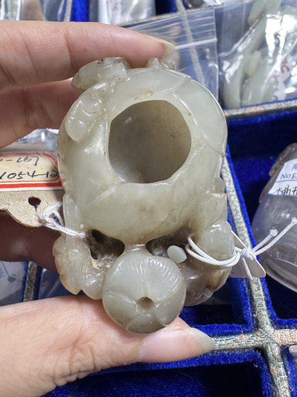 清 玉雕莲荷纹水呈 - 图3