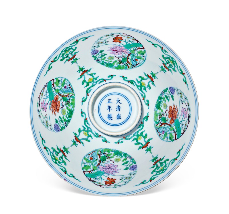 清雍正 斗彩开光四季花卉团蝶纹斗笠碗 - 图2