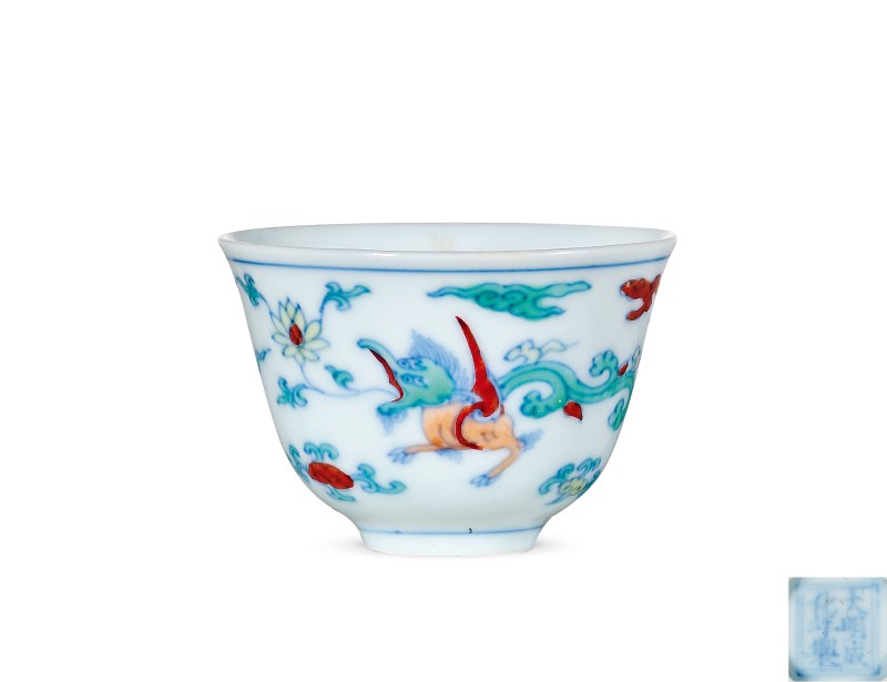 清雍正 斗彩香草龙纹杯