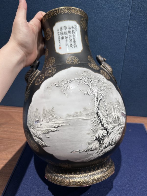1960～70年作 粉彩雪景山水蝠耳尊 - 图4