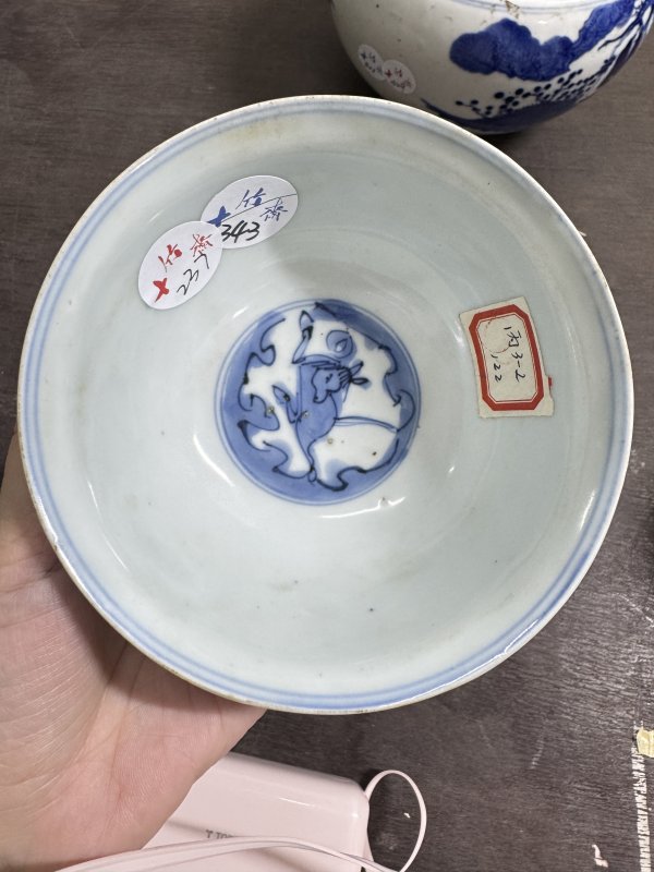 清 青花狮子绣球纹碗一对 - 图4