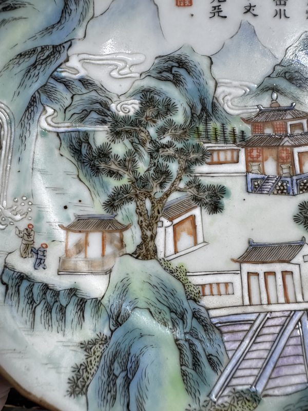 清 粉彩“西山叠翠”山水诗文花口盘 - 图6