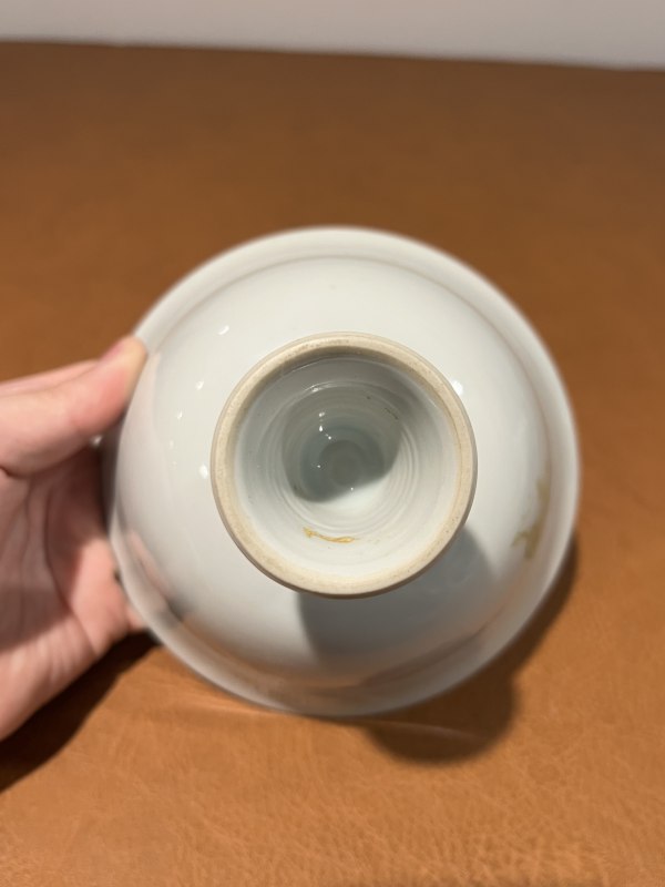 清康熙 白釉暗刻龙纹高足碗 - 图9