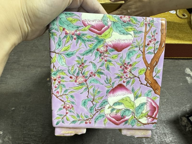 清 粉彩花鸟四方花盆一对 - 图17
