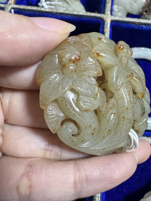 明 沁玉镂雕凌霄花带饰 - 图6