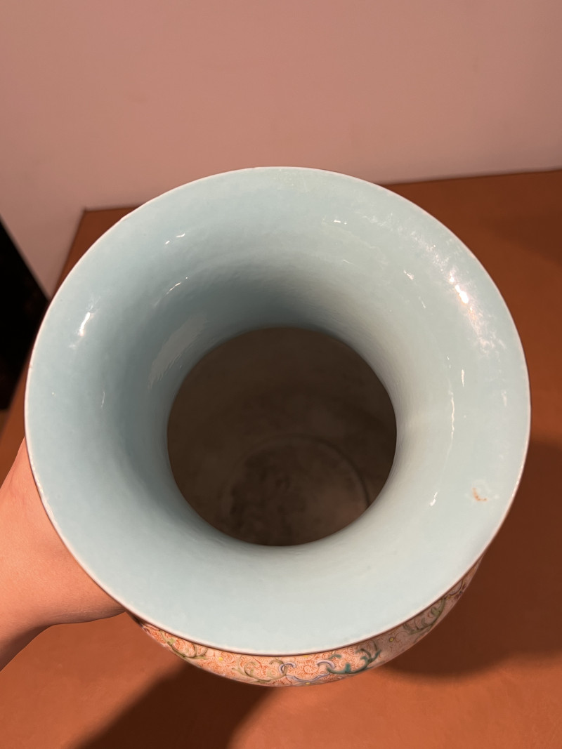 清乾隆 洋彩轧道开光四季花卉御题诗文灯笼尊 - 图14