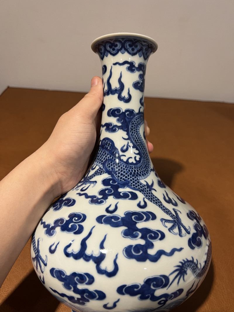 清嘉庆 青花云龙纹撇口瓶 - 图13