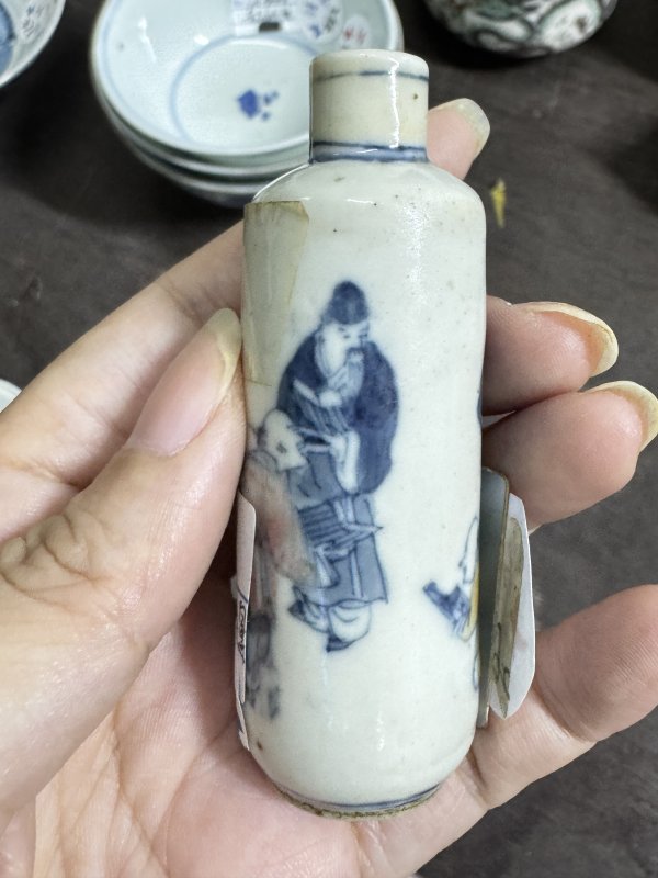 清 青花釉里红人物烟壶 - 图5