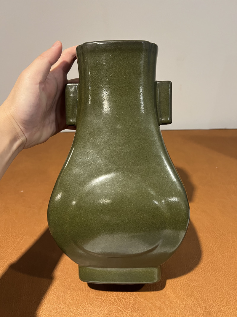 清乾隆 茶叶末釉贯耳瓶 - 图2