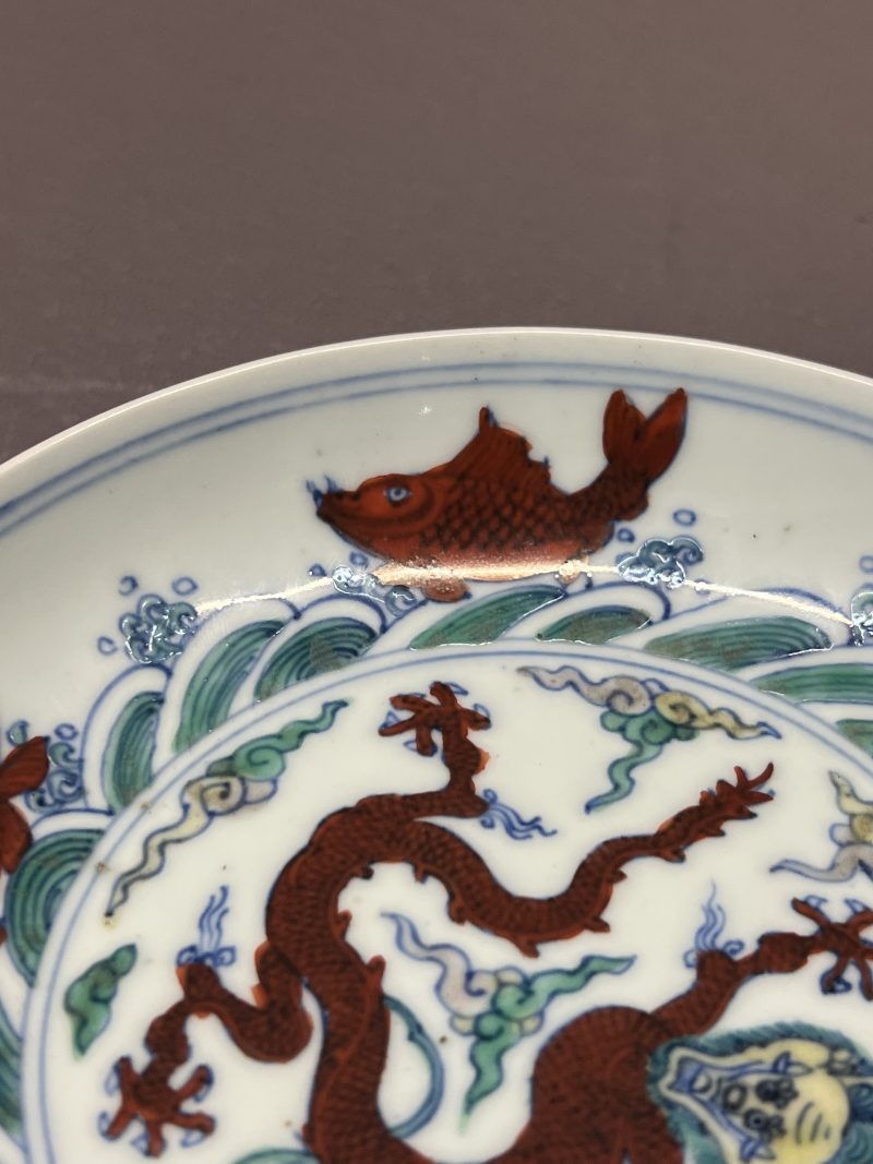 清康熙 斗彩鱼化龙纹盘 - 图5