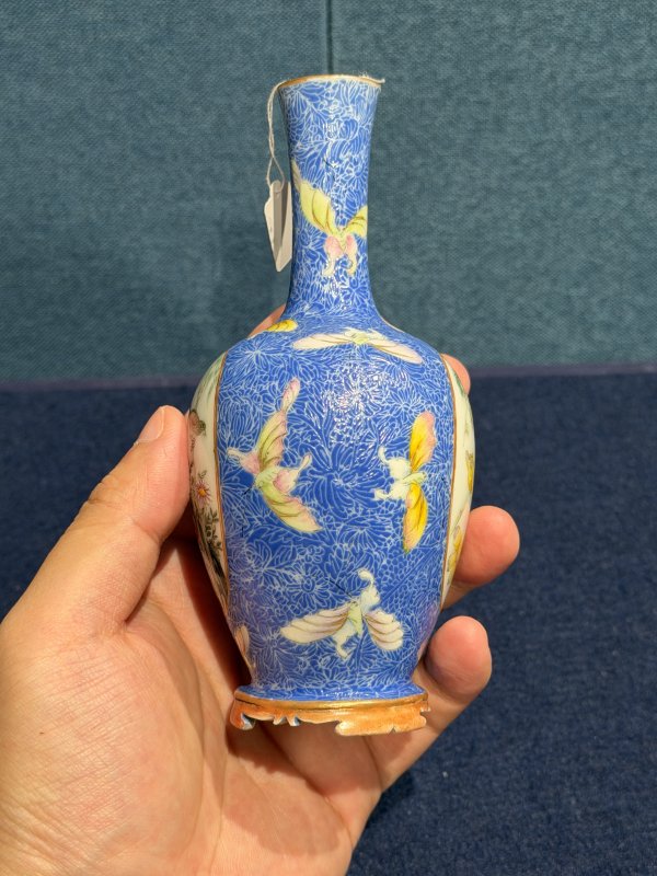 民国 蓝料轧道粉彩开光瓜瓞绵绵纹瓶 - 图6