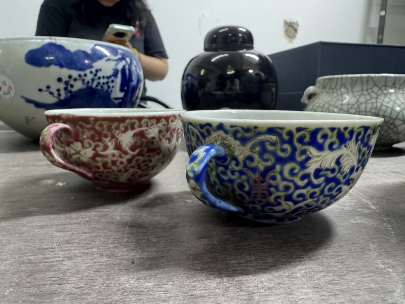 清 料彩缠枝花卉纹把杯二件 - 图3