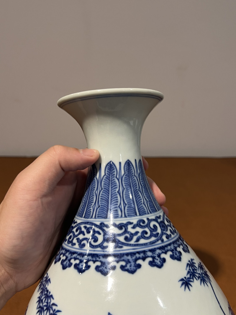 清乾隆 青花洞石芭蕉纹玉壶春瓶 - 图6
