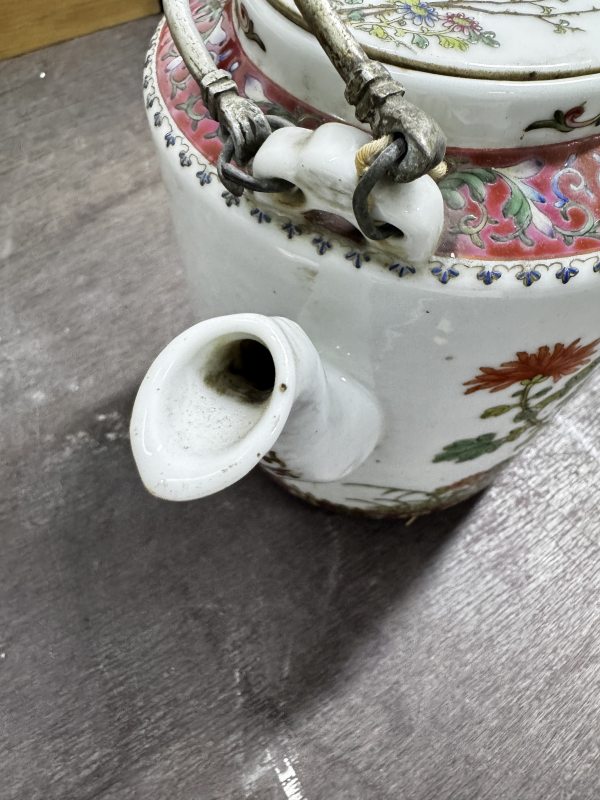清 粉彩花卉纹提梁壶 - 图9