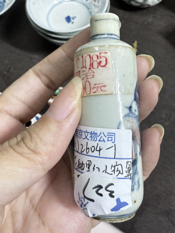清 青花釉里红人物烟壶 - 图6