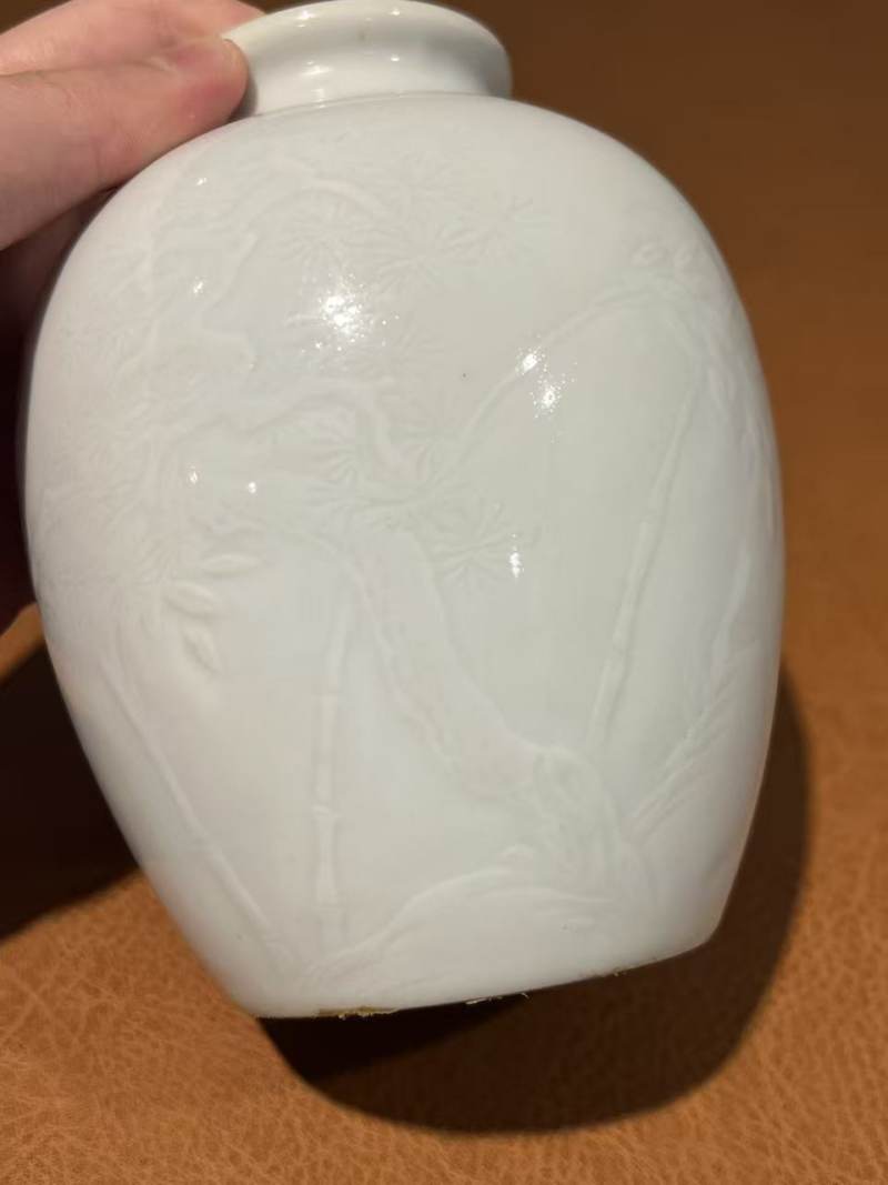 清雍正 白釉划花松竹梅纹太白罐 - 图9